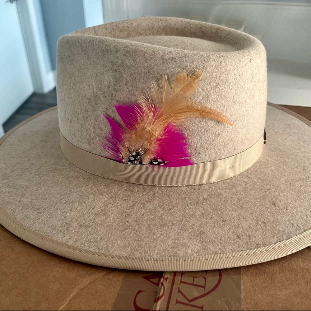 Elegant Cream Fedora with Feather Accent
